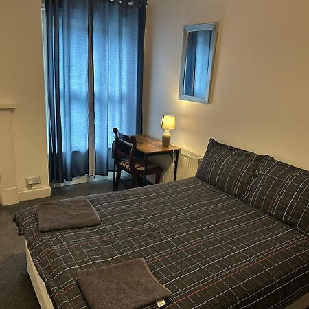 Апартаменты Luton Town House Near Airport Экстерьер фото