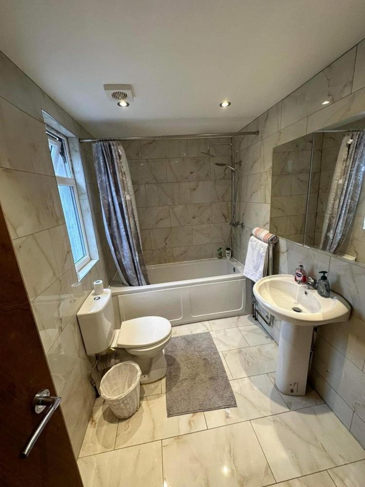 Апартаменты Luton Town House Near Airport Экстерьер фото