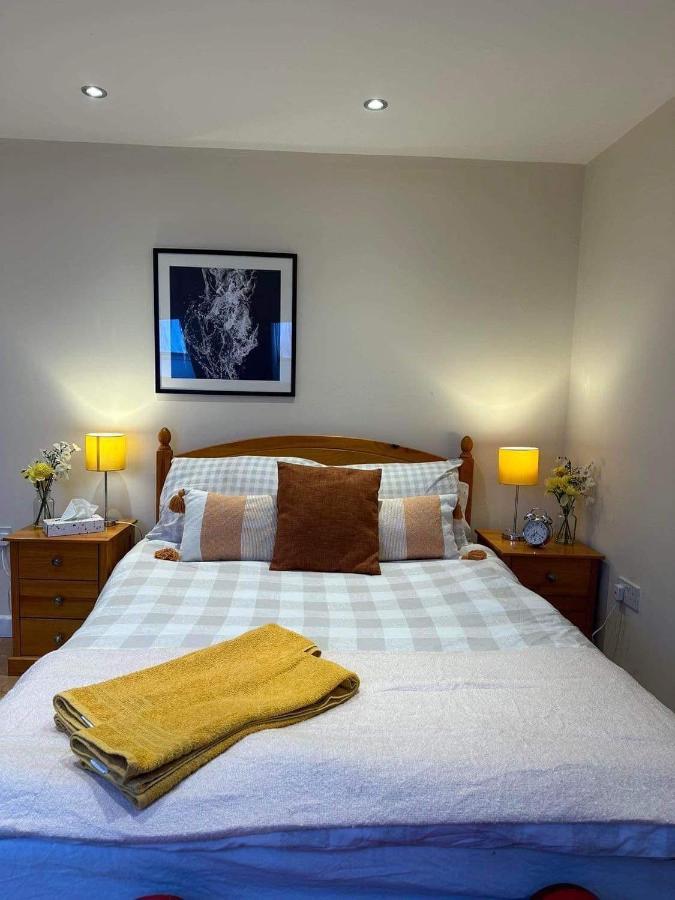 Апартаменты Luton Town House Near Airport Экстерьер фото