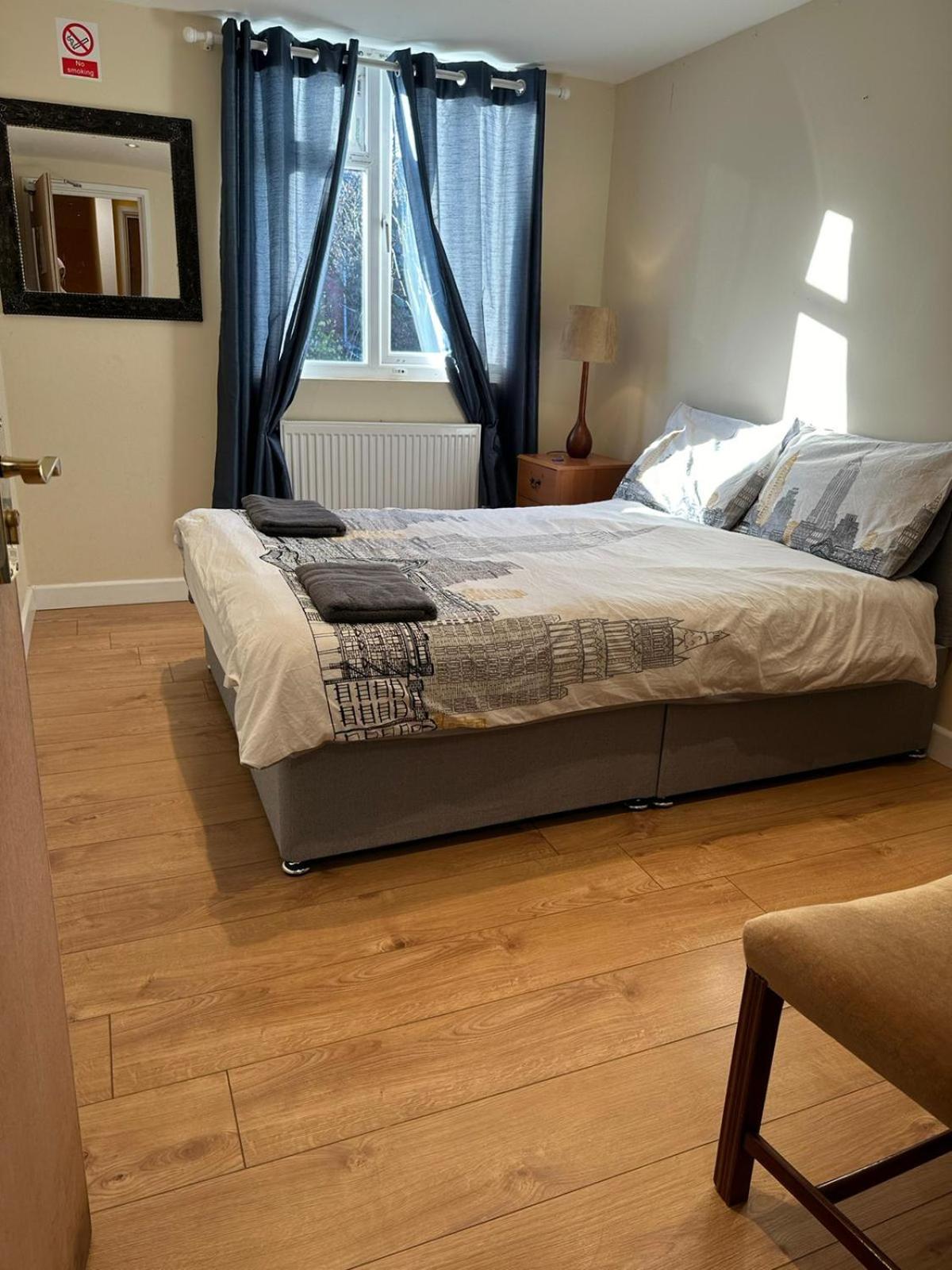 Апартаменты Luton Town House Near Airport Экстерьер фото