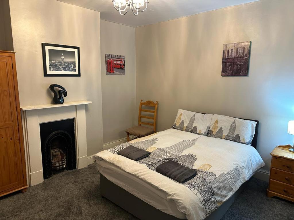 Апартаменты Luton Town House Near Airport Экстерьер фото