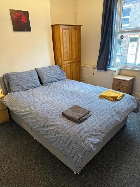 Апартаменты Luton Town House Near Airport Экстерьер фото